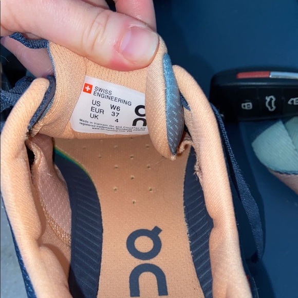 Cloud flow size 6 Women’s sneakers - Picture 2 of 6